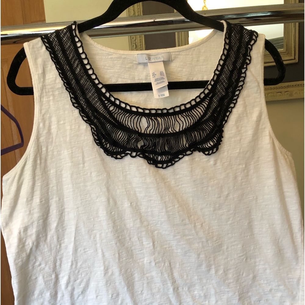 4 for $24~Liz wear tank top w black lace neckline